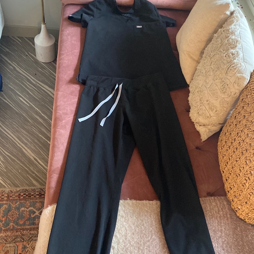 Figs Set - Catarina one pocket scrub top and Livingston Basic scrub pants BLACK